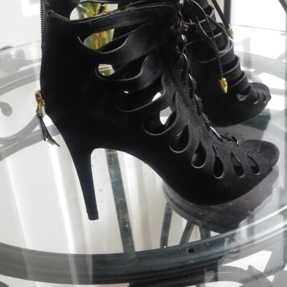 Shoes - Picture 3 of 5